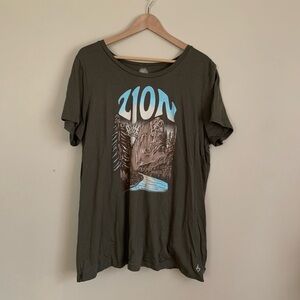 ZION National park tshirt by Happy Camper. Size 2